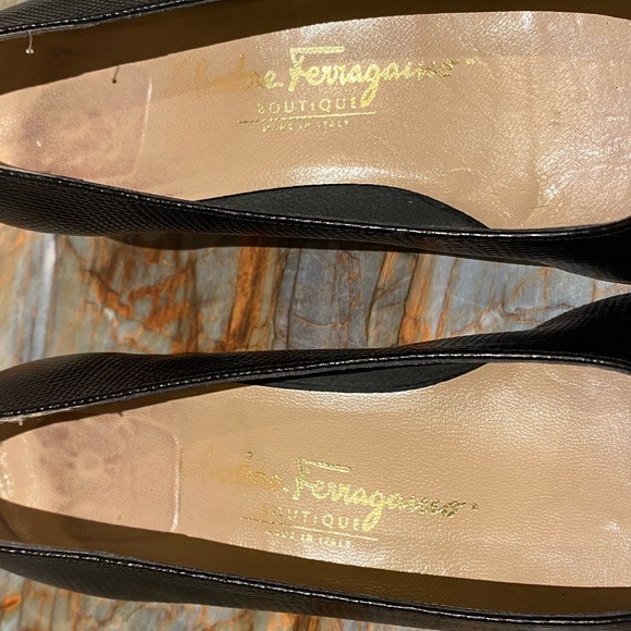 Salvatore Ferragamo Classic Vara Bow Lizard Embossed Calf Leather - Picture 6 of 13